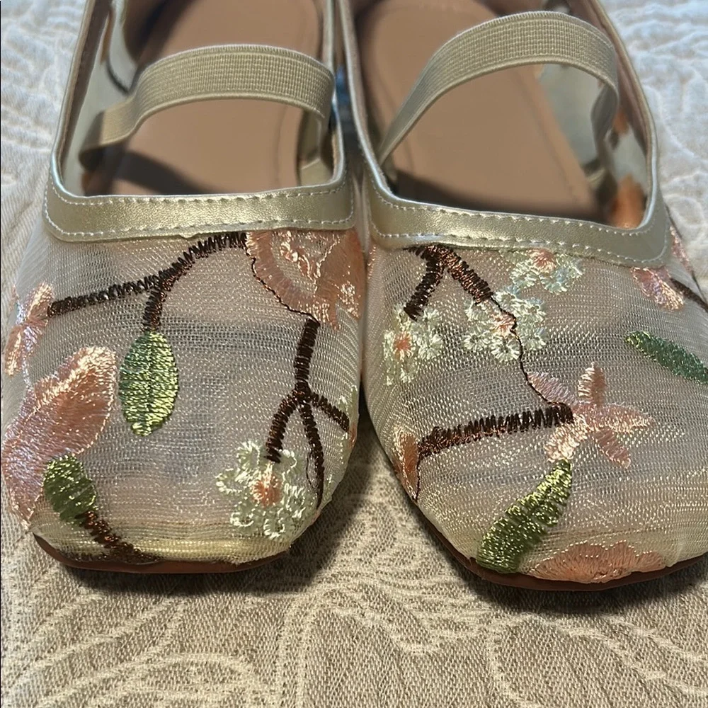 Floral Embroidered Ballet Flats - Picture 2 of 3